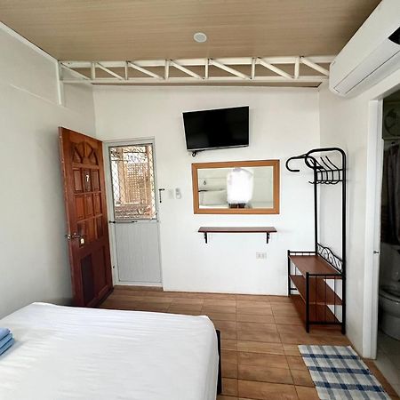 Balai Tinay Guesthouse Легаспи Номер фото