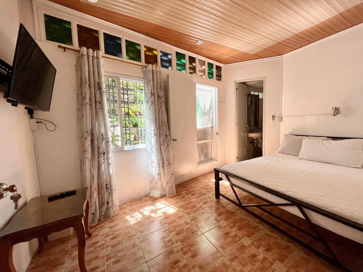 Balai Tinay Guesthouse Легаспи Номер фото