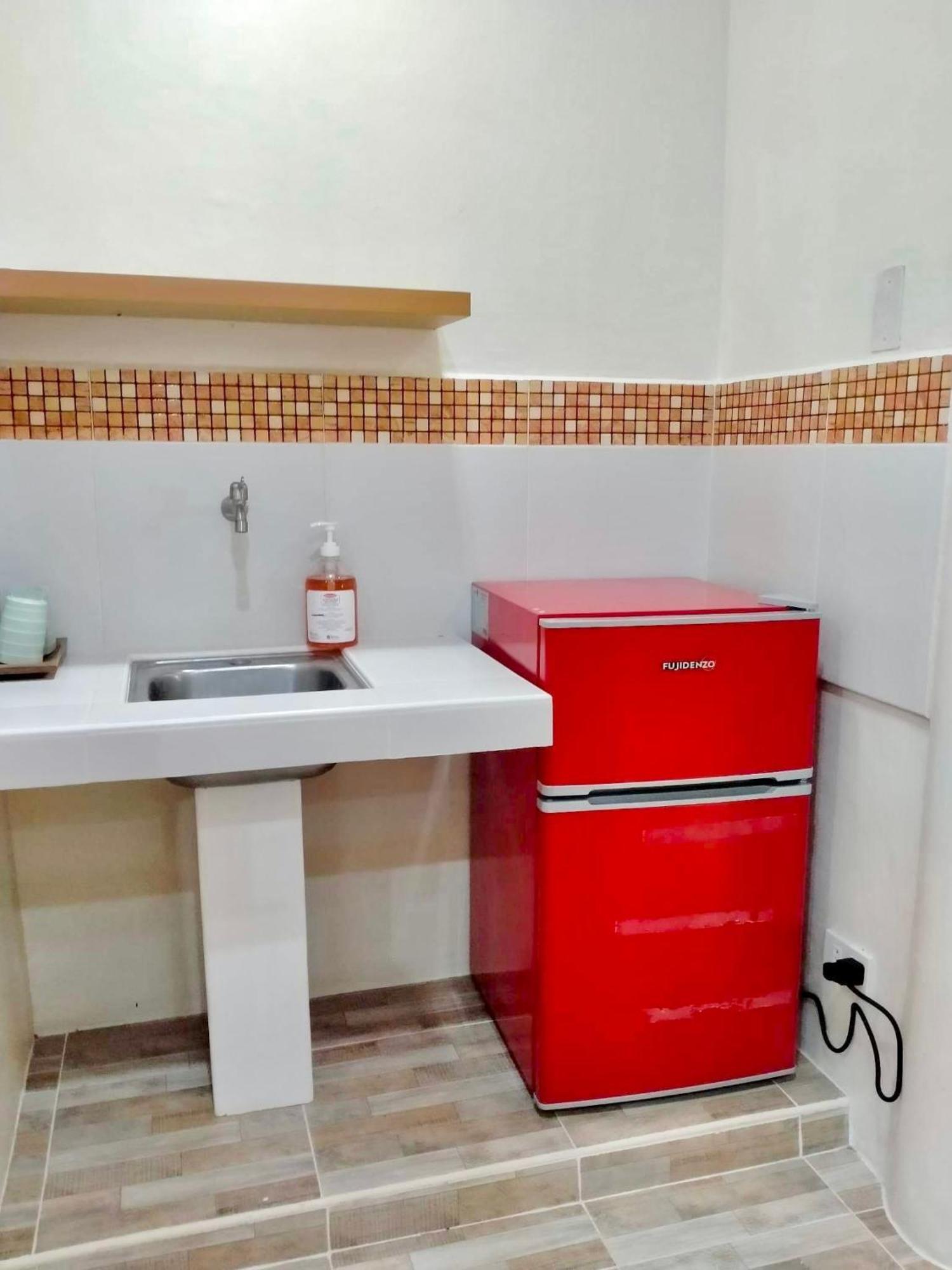 Balai Tinay Guesthouse Легаспи Номер фото