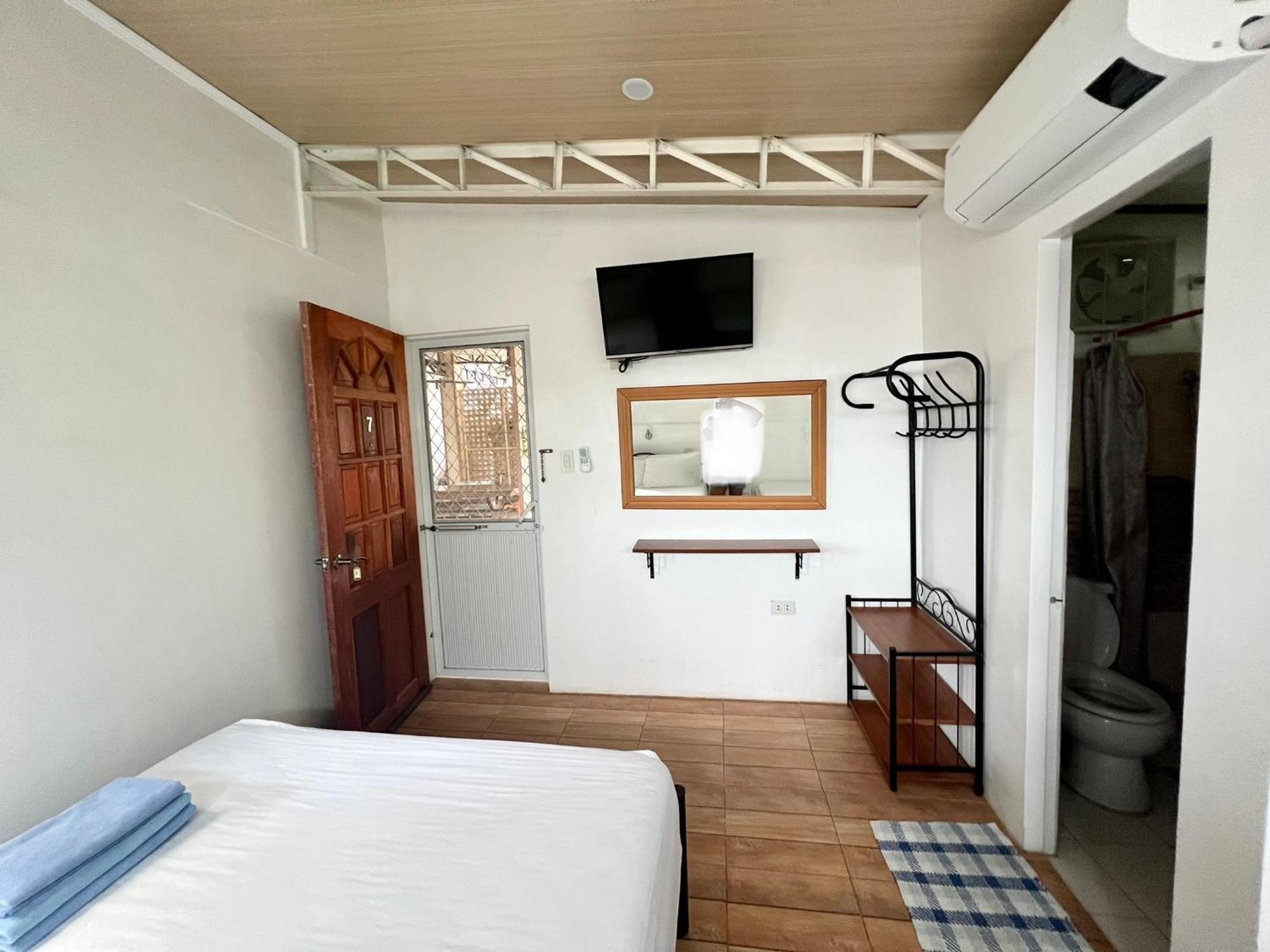 Balai Tinay Guesthouse Легаспи Номер фото